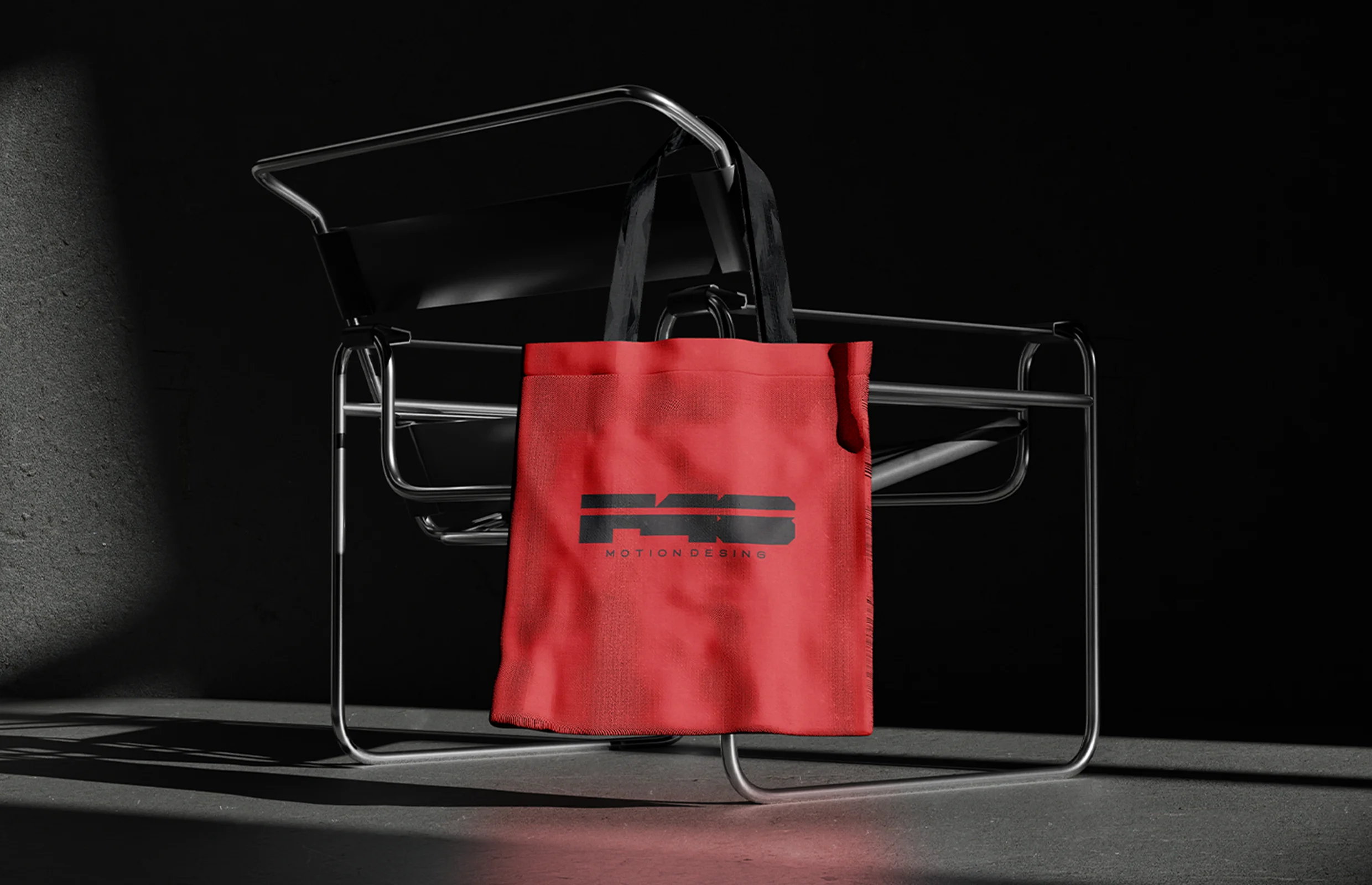 Bolsa de tela roja con logotipo de F48 Motion Design en negro, destacando identidad visual moderna.